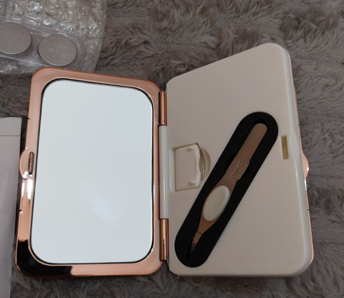 Travel magnifying mirror with